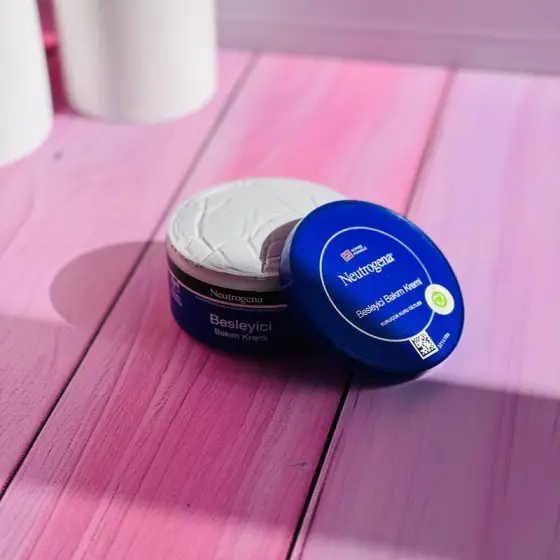 قیمت کرم مرطوب کننده دست و صورت نوتروژینا آبی