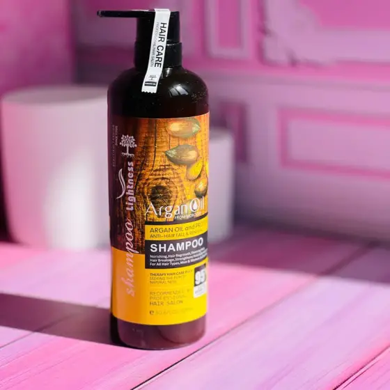 شامپو لایتنس اصلی با ترکیبی از عصاره‌های طبیعی، ویتامین‌ها و مواد مغذی