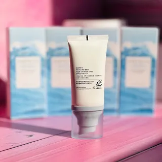 کرم ضد آفتاب و مراقبت پوستی سنتلا