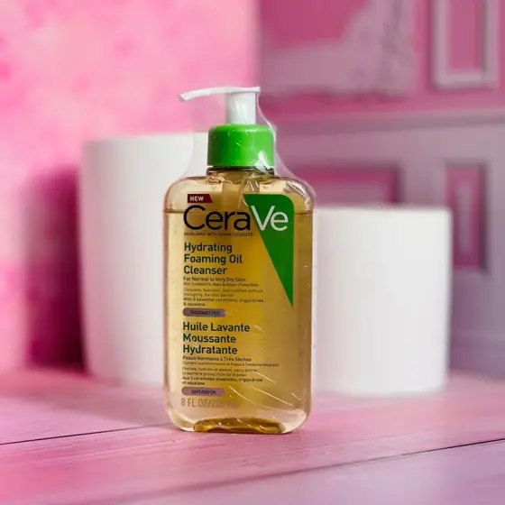 شوینده و مرطوب‌ کننده صورت سراوی مخصوص انواع پوست