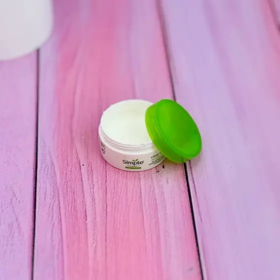 کرم شب آبرسان و ترمیم‌ کننده پوست شب سیمپل