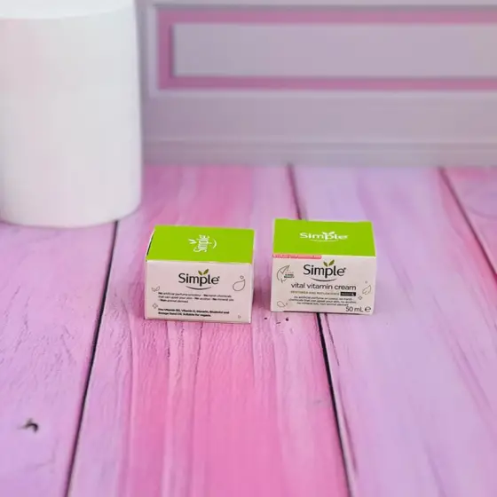 کرم شب آبرسان و ترمیم‌ کننده پوست شب سیمپل