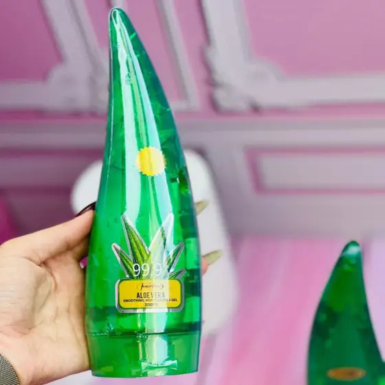 ژل آبرسان و خنک‌ کننده پوست آلوئه‌ ورا شاخکی