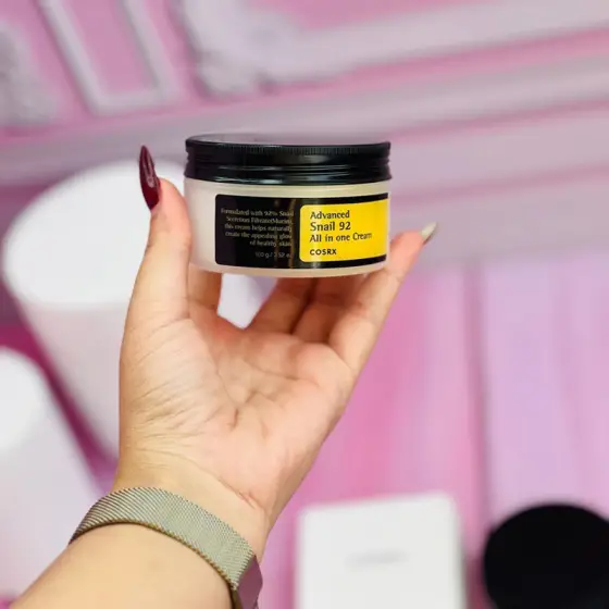 کرم آبرسان، ترمیم‌ کننده و روشن‌ کننده پوست حلزون کوزارکس